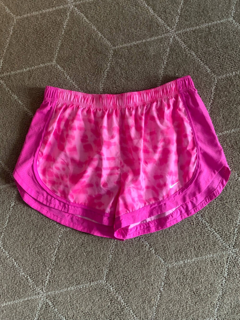 Nike Running Shorts Lot of 2 Women's XL Dri-Fit Tempo Lined 3” Inseam WHITE PINK - Picture 2 of 10
